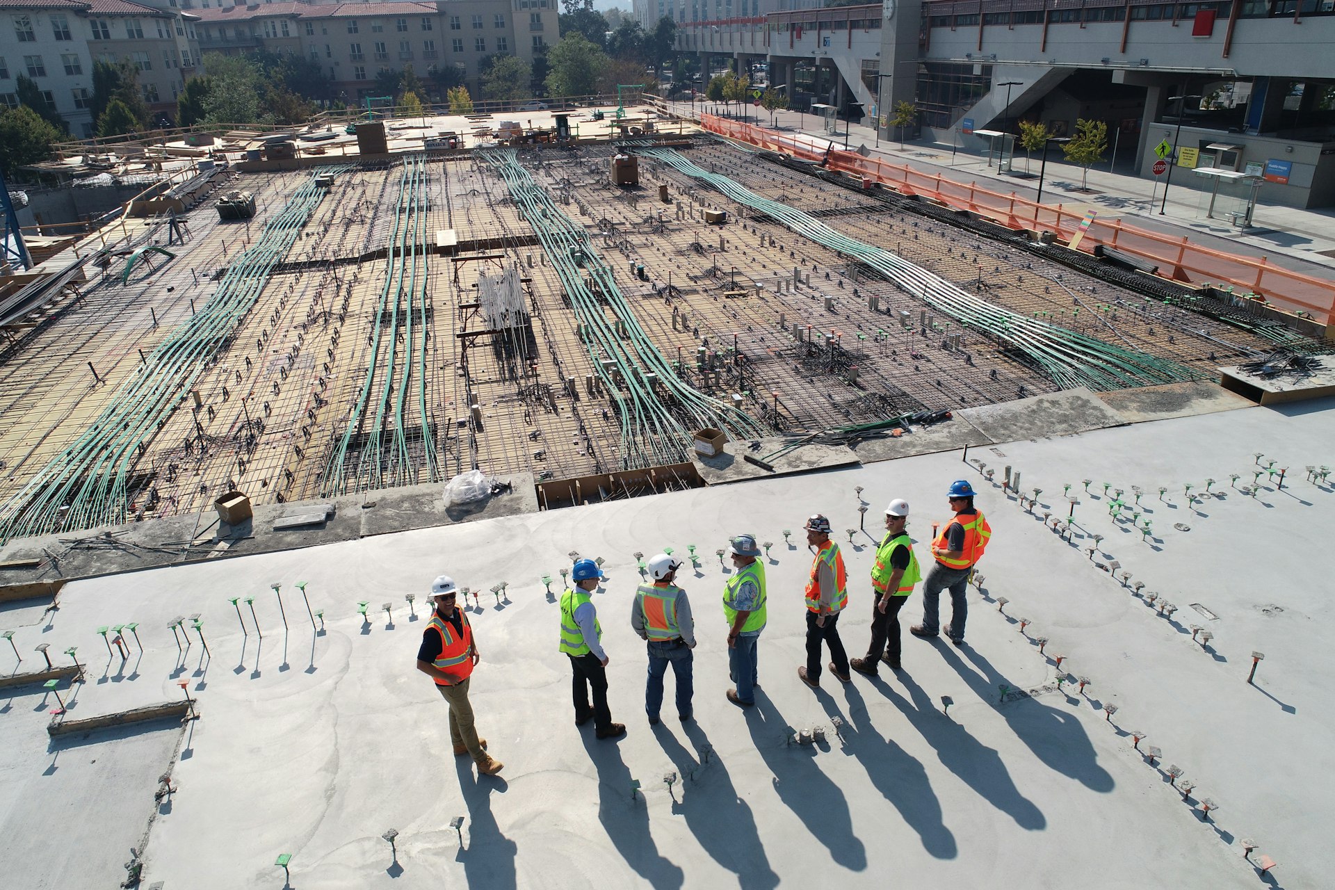 Projektteam auf einer Baustelle